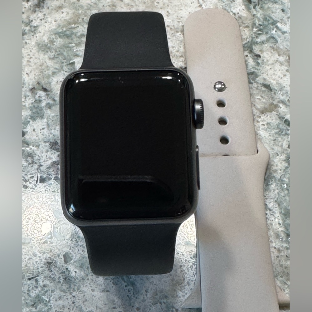 030 Apple Watch Series 2 38mm Aluminum Case with extra White Sport Band